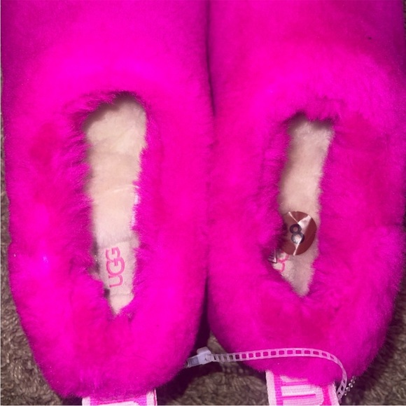 BarbieCore pink Ugg slippers *noticed a very minor unevenness in Sherpa pile - Picture 3 of 5